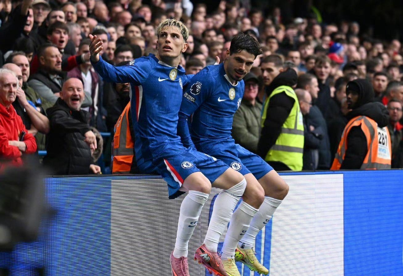 遭遇严防死守！浓眉战旧主10中6贡献12分5篮板5助攻