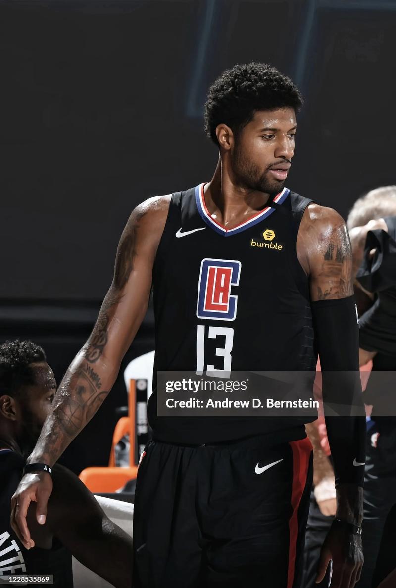 火箭110-105险胜森林狼！杜兰特39+7，申京25+14六犯毕业，兰德尔39分