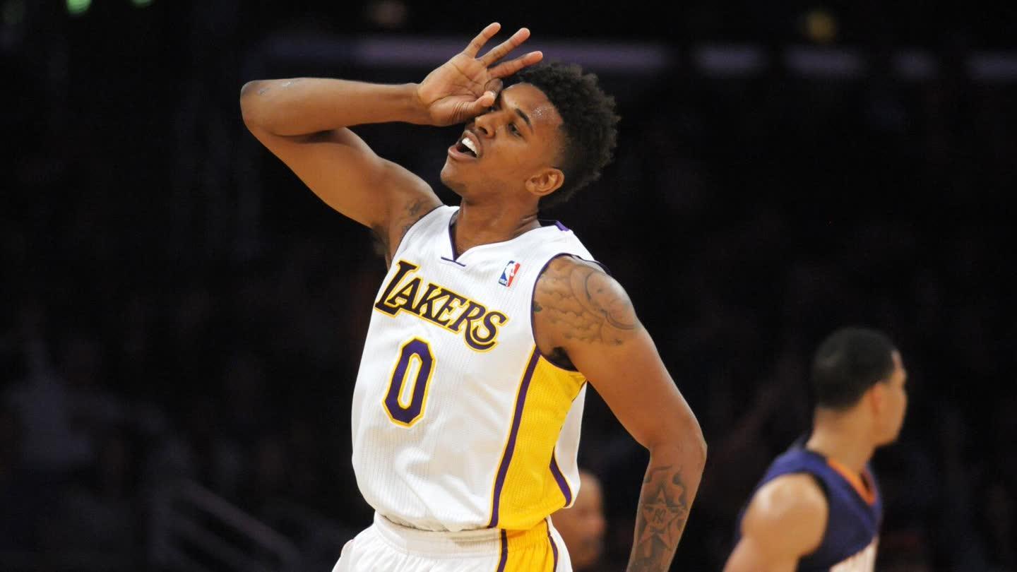 哈哈哈哈聪明孩子立刻先抢了旗子🤣# 乒乓球＂