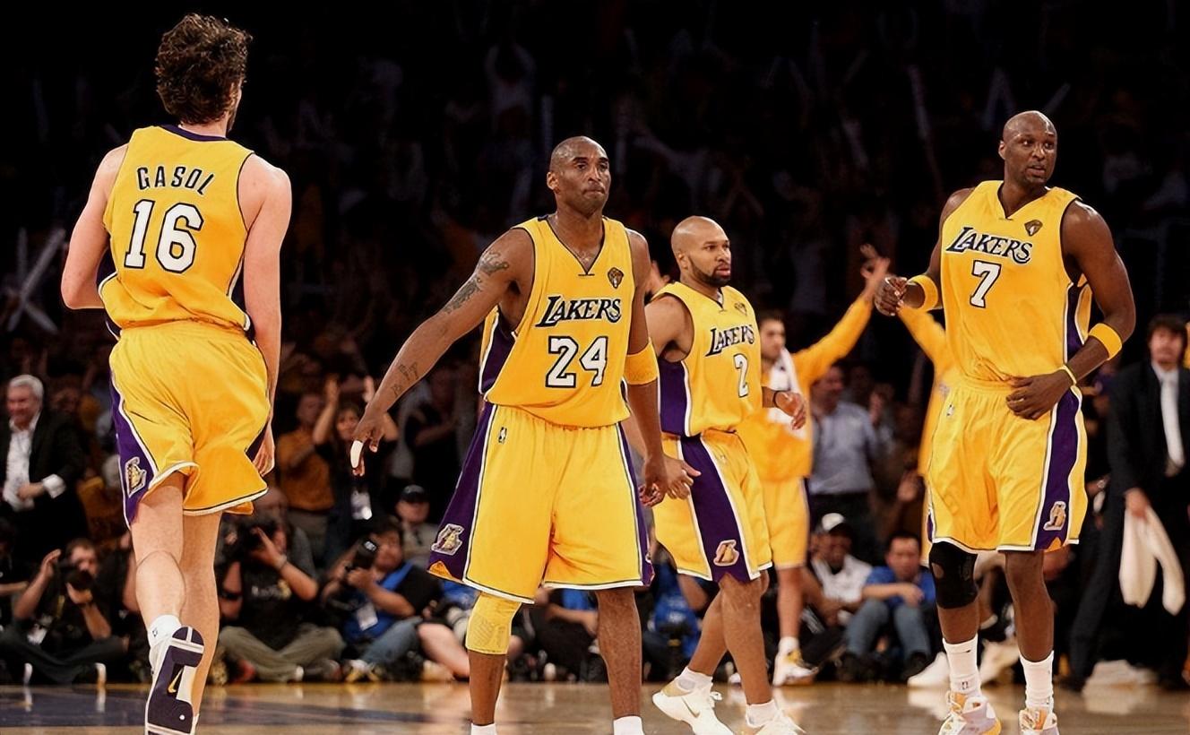 足球中超队长带伤上阵，拼劲获赞