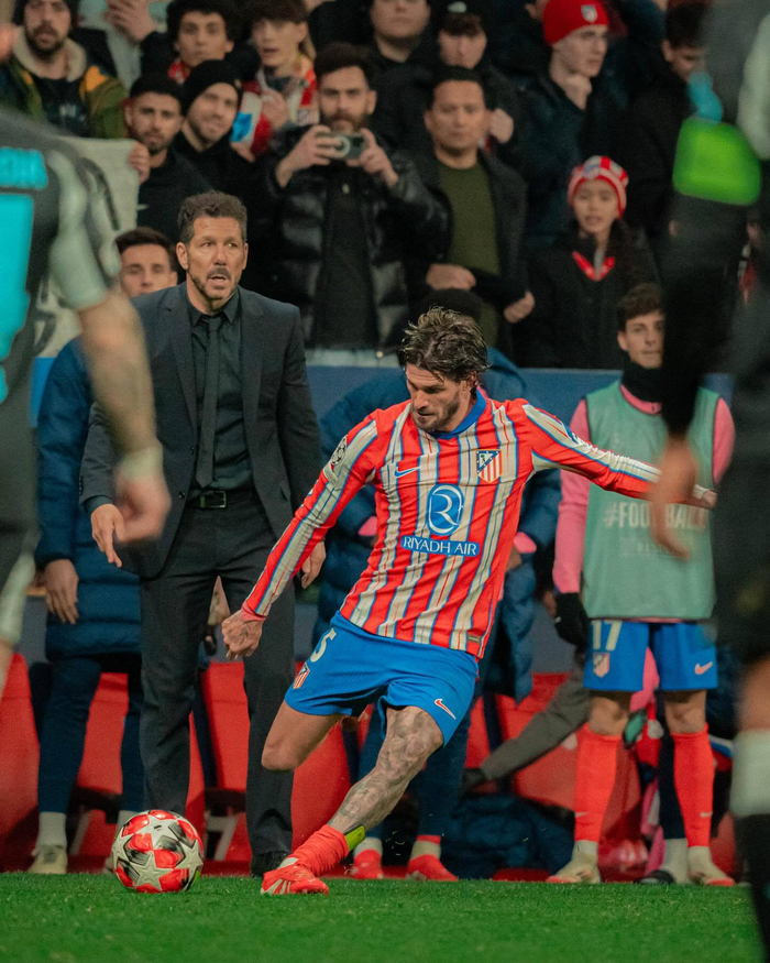 欧冠杯｜ 拜仁惨败皇马大胜 曼市末轮生死战