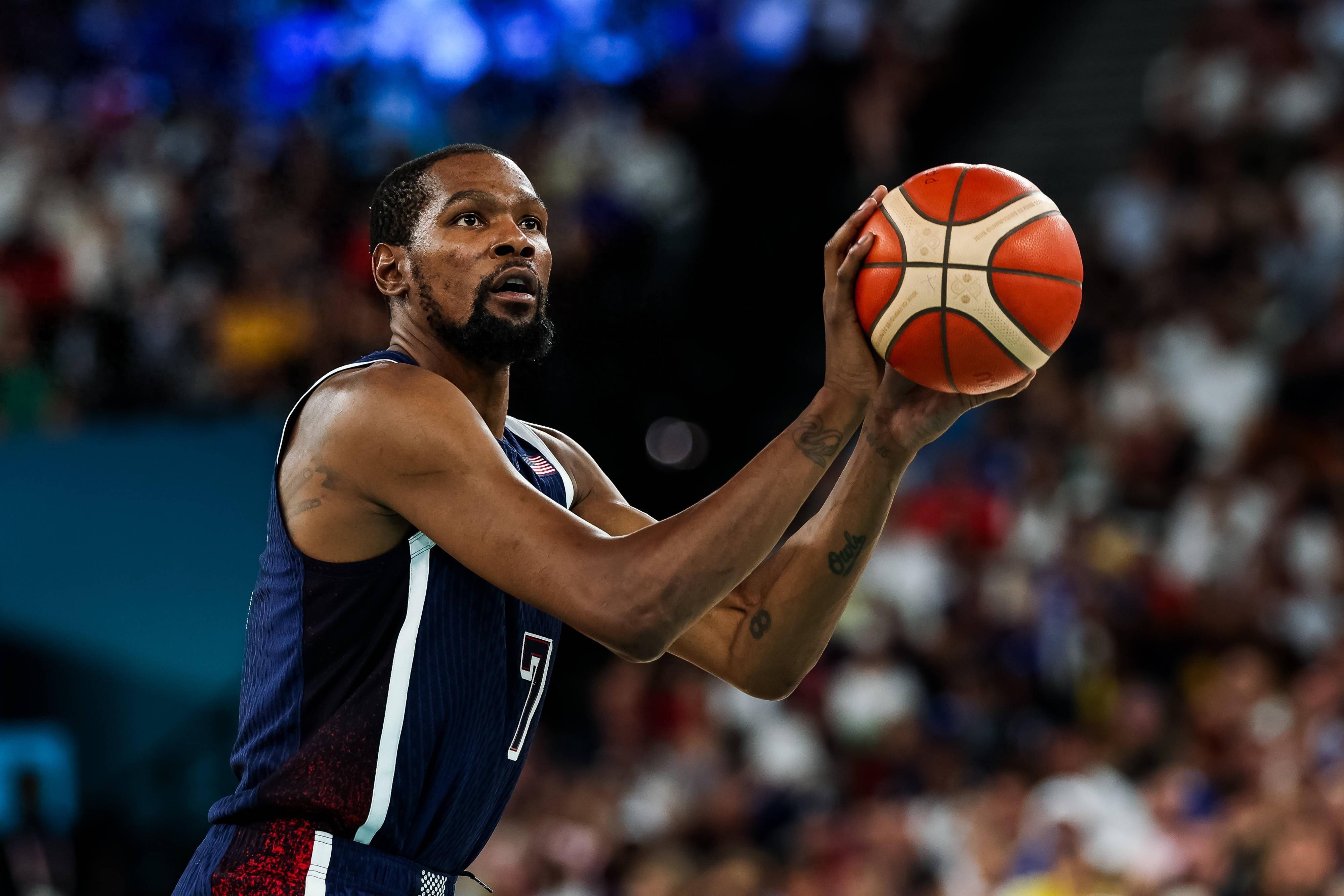 湖人106-128活塞4坏消息！防守被爆，艾顿无态度，詹姆斯主导丢分