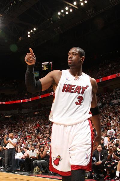 2016 终局之战：小熊与印地安人打入加时赛，随后天降大雨，成为最戏剧性的 G7